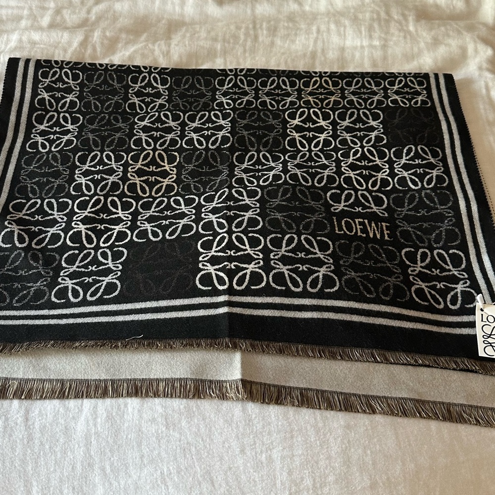 Loewe Black and White Geometric Decor Accent Scarf